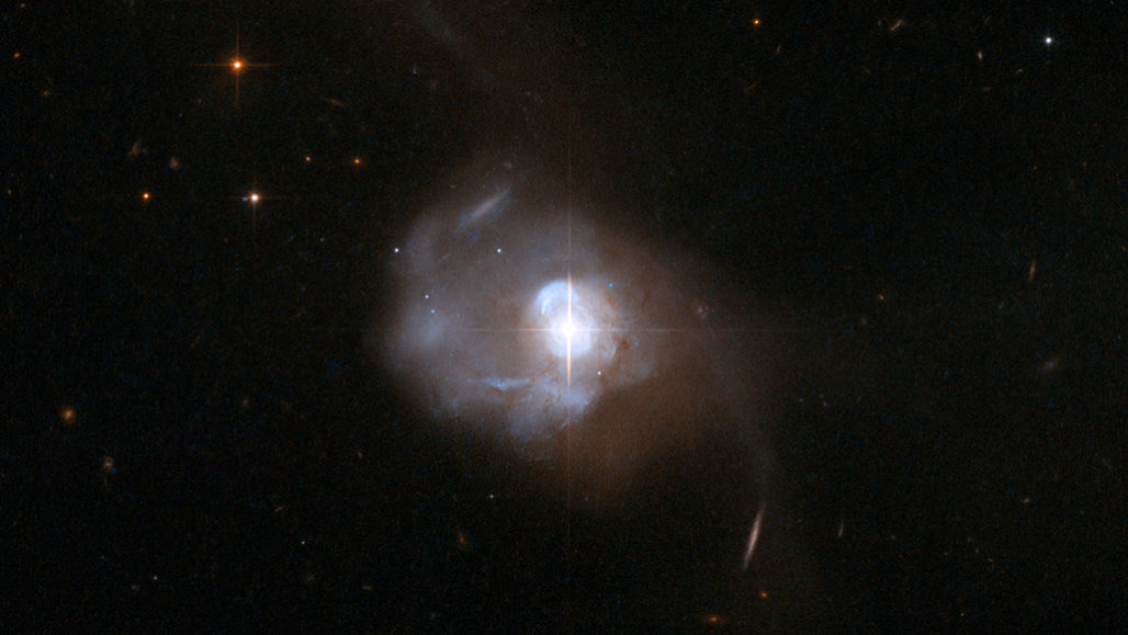类星体Markarian 231,在哈勃太空望远镜中的图像