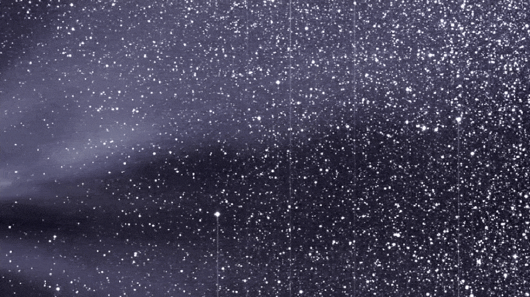 STEREO-A捕捉到的「ATLAS彗星、太阳风、水星」同框画面。(Image: © NASA/NRL/STEREO/Karl Battams)