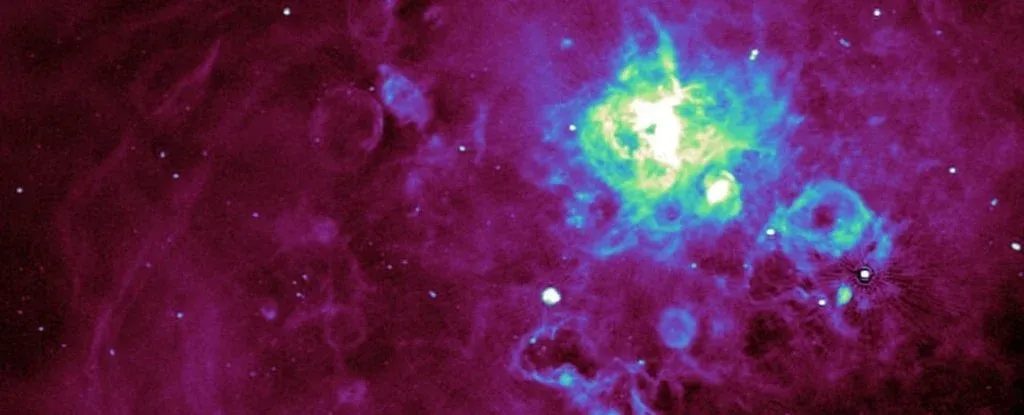 NGC 2070是位于剑鱼座,大麦哲伦星系中的一个弥漫星云,亦称蜘蛛星云或剑鱼座30。(©ASKAP, Keele University)
