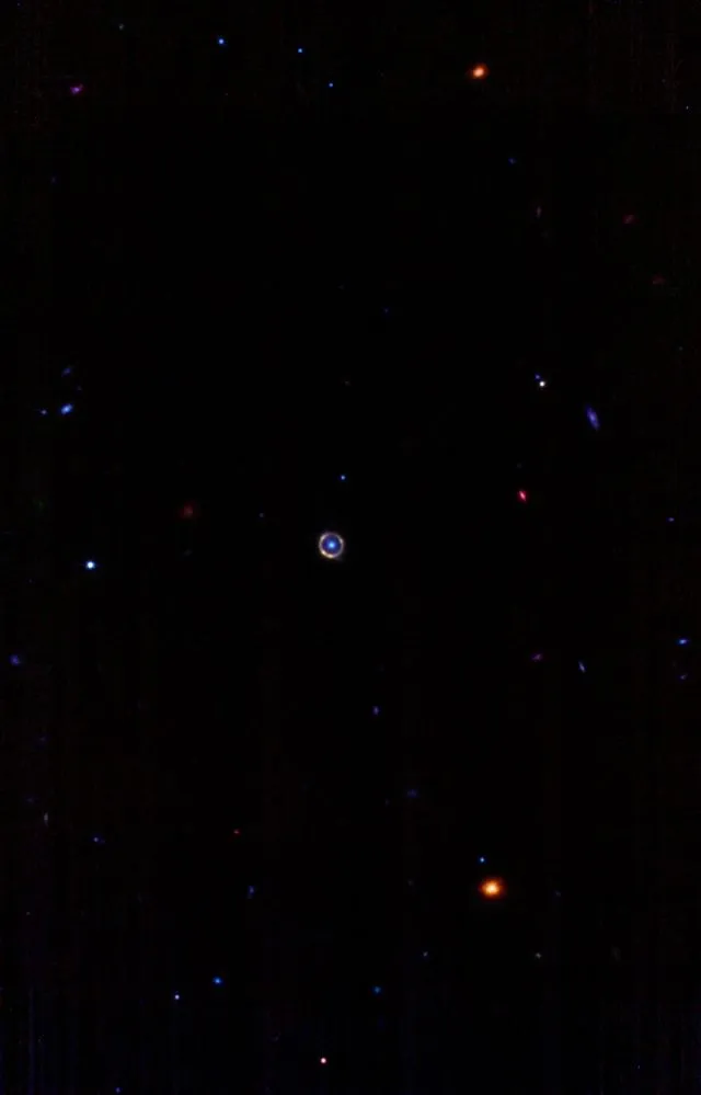 星系SPT-S J041839-4751.8爱因斯坦环的彩色影像。图片来源:JWST/MAST;Spaceguy44/Reddit