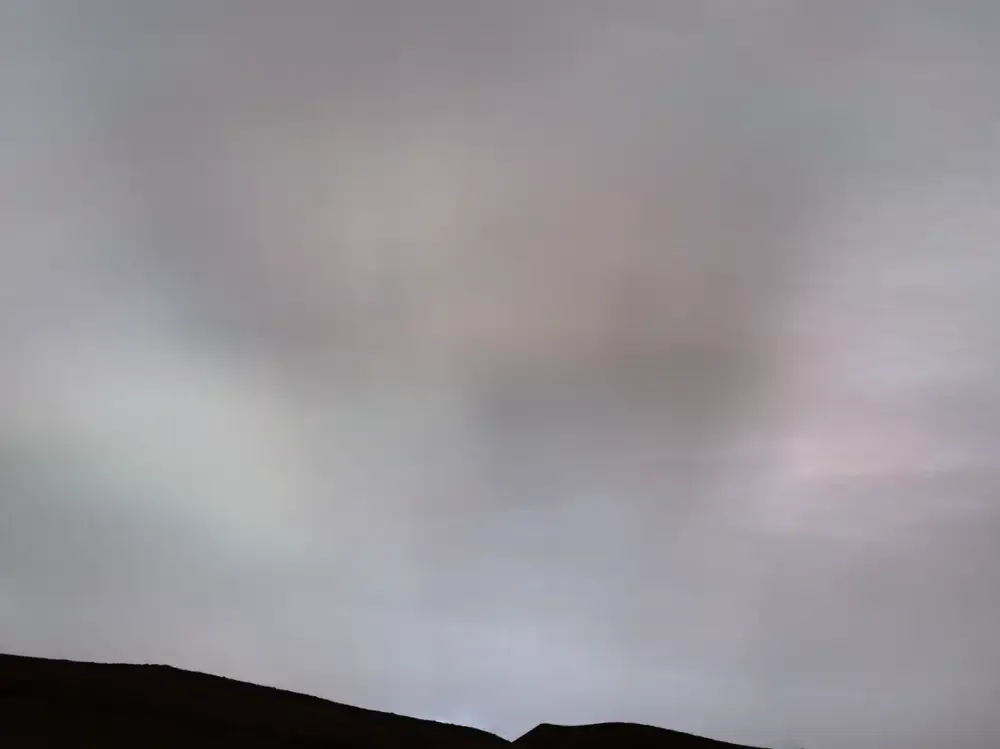 好奇号在火星的日落时分,拍摄到火星上的云隙光。A sunset on Mars captured by the Curiosity rover.