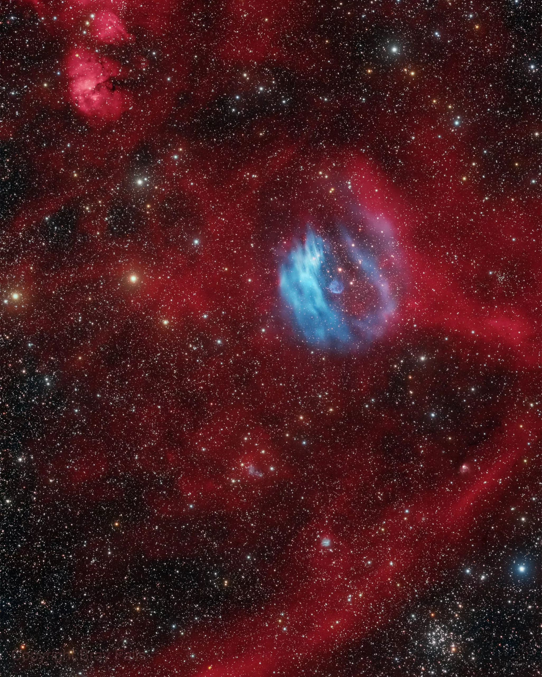 天文摄影师Bray Falls将其发现的第一个星云命名为凯伯水晶星云,就在麒麟座M50疏散星团(画面右下角)的近旁。来源:astrobin