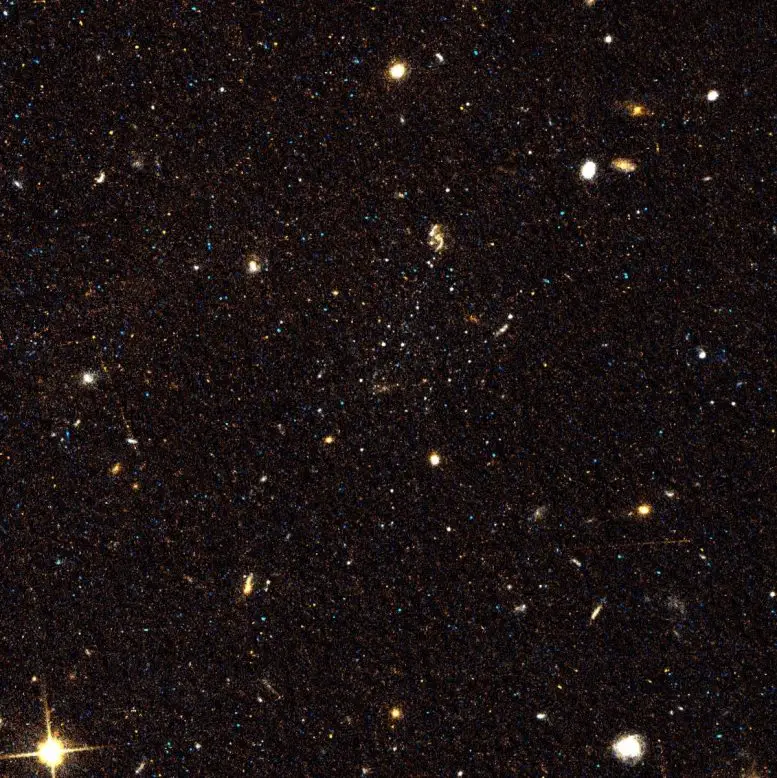 图中是3个星系之一Scl-MM-dw5,它的恒星聚集在中心位置。图片来源:NASA, HST-GO-15938, PI: Mutlu-Pakdil